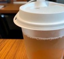 Water made from sugarcane, lotus root, and water chestnut