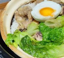 Braised Chicken with Mushrooms in Clay Pot Rice