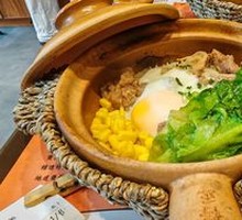 Egg and Beef Claypot Rice