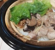 Spare Ribs and Chicken Claypot Rice