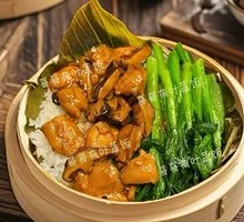Braised Chicken with Winter Mushrooms in Lotus Leaf Steamed Rice