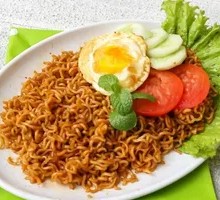 Egg Noodles with Indonesian Flavor