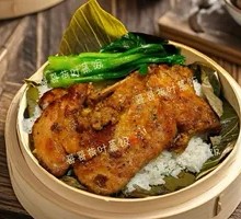 Black Pepper T-Bone Pork Chop Steamed Rice with Lotus Leaf