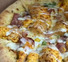 Golden Salted Egg Yolk Chicken Pizza