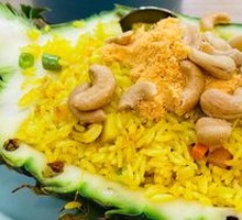 泰国菠萝海鲜炒饭