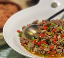 Stir-Fried Beef with Yellow Onion