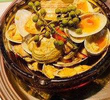 Steamed Clams with Thai Chili