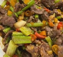 Stir-Fried Beef with Yellow Onion