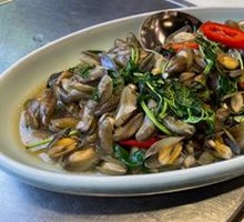 Golden Herb Stir-fried Clams