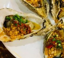 Charcoal-Grilled Zhanjiang Oysters