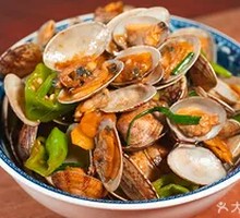Saltwater Pepper-Infused Clams