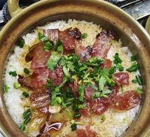 Braised Rice with Preserved Meat in Clay Pot