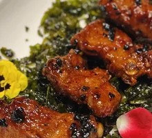 Black Pig Bone with Olive and Tea Smoked