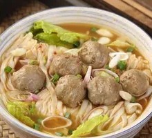 Beef tendon meatball soup with rice noodles