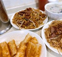 Stir-Fried Beef Ribs with Rice Noodles