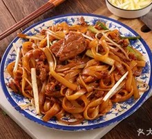 Stir-Fried Beef Rice Noodles