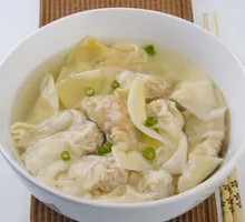 Pork Knuckle Soup with Plain Wontons