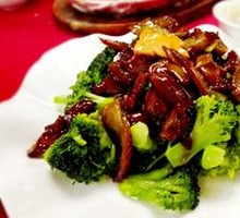 Vegetarian Char Siu Stir-Fried Broccoli