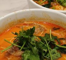 Herb Tomato Beef Noodles