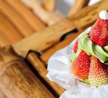 Christmas Layered Strawberry Bamboo Tube Cake
