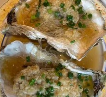 Steamed Tai Shan Oyster with Garlic