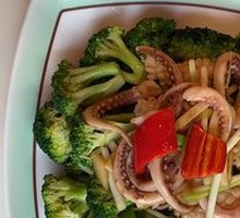 Stir-Fried Broccoli with Fresh Squid