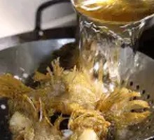 Scalloped Snakehead Fish with Green Onion and Garlic Oil