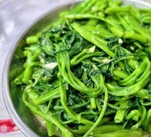 Chili and Fermented Black Bean Stir-fried Water Spinach