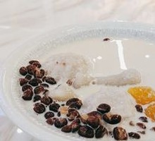 Aloe Milk Jelly with Taro Balls