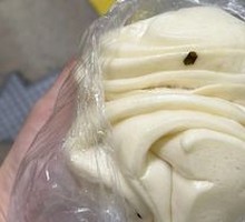 Flower-shaped steamed bun