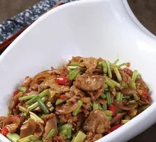 Stir-Fried Beef with Yellow Onion
