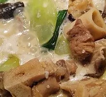 Cured Pig's Trotters Stewed with Bamboo Shoots