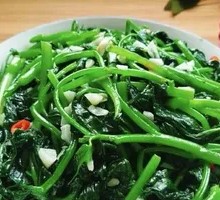 Stir-Fried Sweet Potato Leaves with Garlic