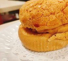 Pineapple Bun with Butter