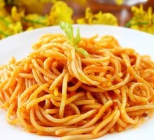 Fresh Tomato Sauce Beef Stir-Fry with Noodles