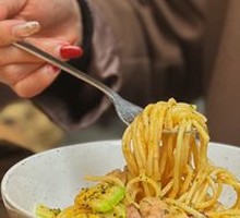 Fresh Shrimp Asparagus Salted Egg Yolk Pasta