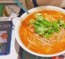 Small Crispy Meat Hot Pot Rice Noodles
