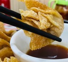 Crispy Fried Wonton with Sauce