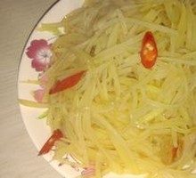Stir-fried Yellow Heart Potato Shreds with High Mountain Millet Chili