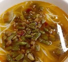 Sour Pickled Bean and Minced Pork Noodles
