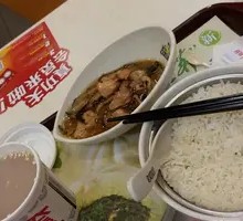 Braised Chicken Leg with Dried Mushrooms Rice