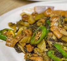 Sour Cabbage Stir-Fried Intestines