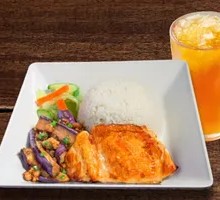 Fish-Flavored Eggplant Chicken Rice with Drink
