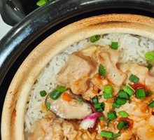 Braised Chicken with Mushrooms in Clay Pot Rice