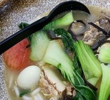Braised Chicken Rice Noodles with Scallion Pancake