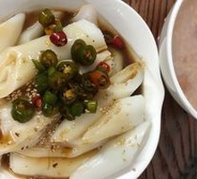 Beef Sauce Rice Noodle Roll