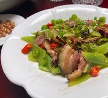 Stir-Fried Garlic with Preserved Meats