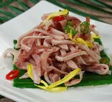 Stir-fried Fresh Squid with Leek Flowers