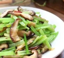 Stir-Fried Celery with Mushrooms