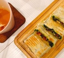 Pesto Tomato Mushroom Sandwich